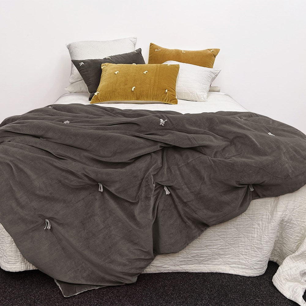 OAKURA QUILT KING CHARCOAL