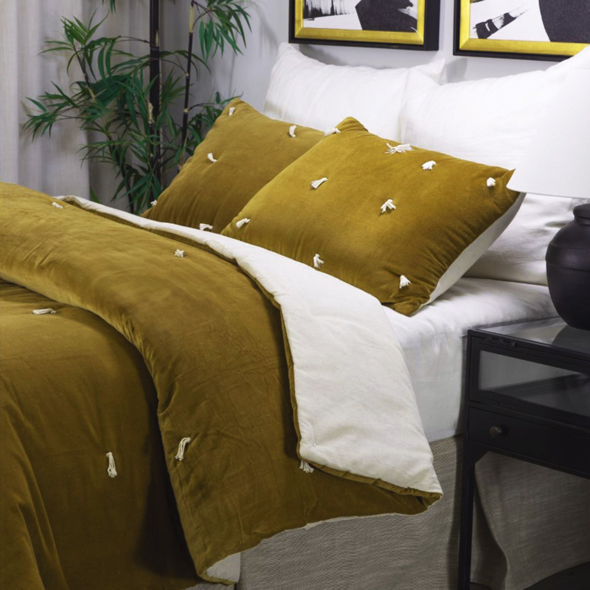 OAKURA QUILT KING OCHRE