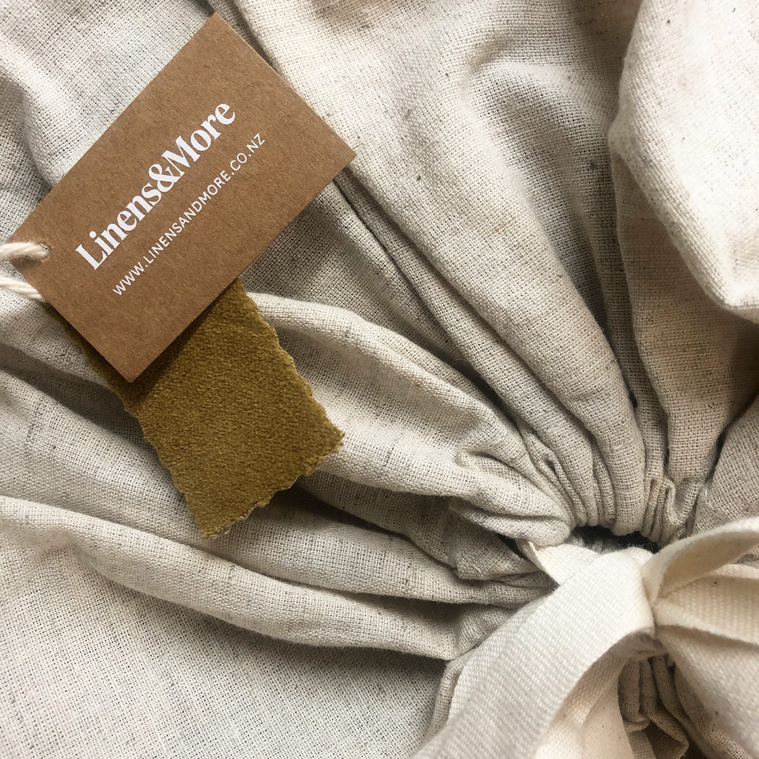 OAKURA QUILT SUPER KING OCHRE