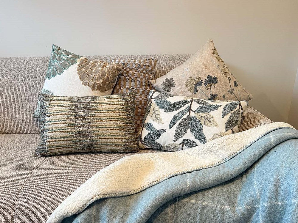 MOVEMENTS IN BLUE CUSHION 35x50CM