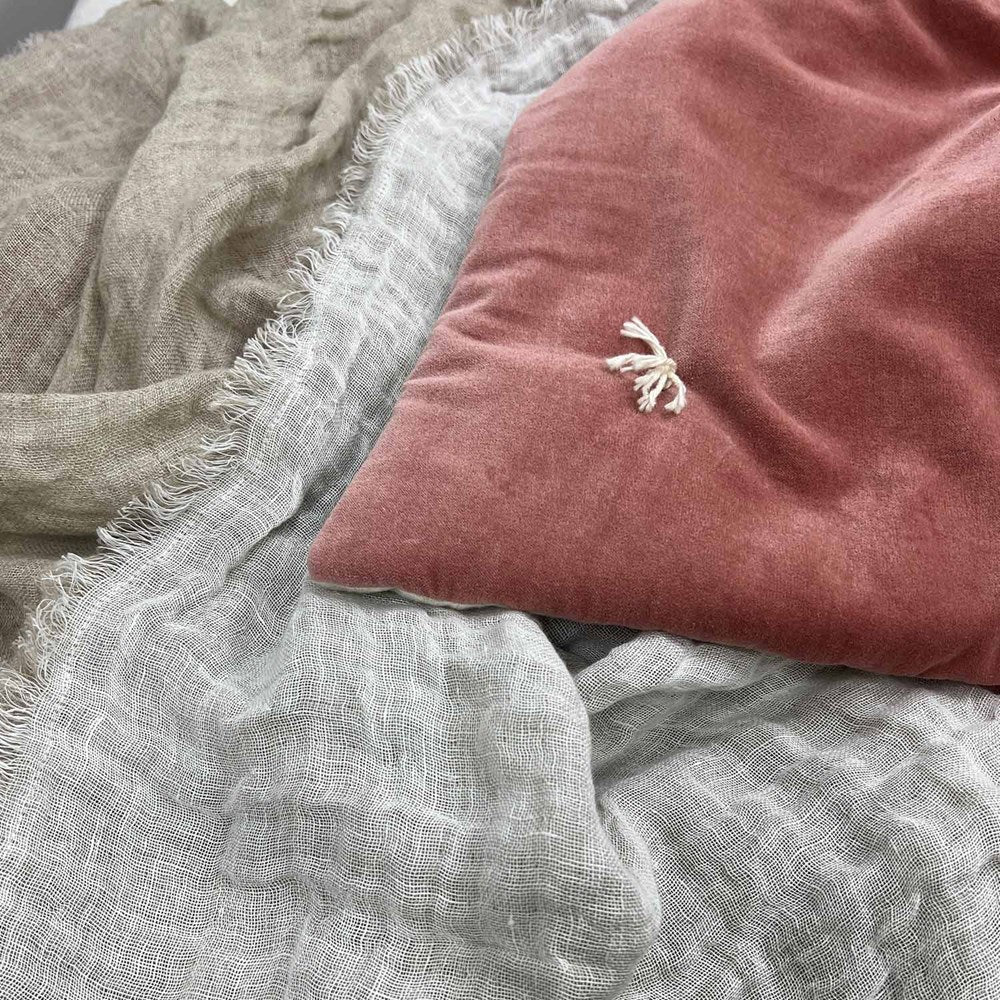 OAKURA QUILT KING BLUSH