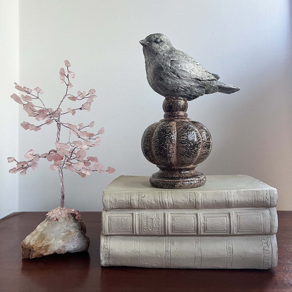 PETITE BIRD ON BASE DISTRESSED RUST/GREY 12.5X8X16.3CM